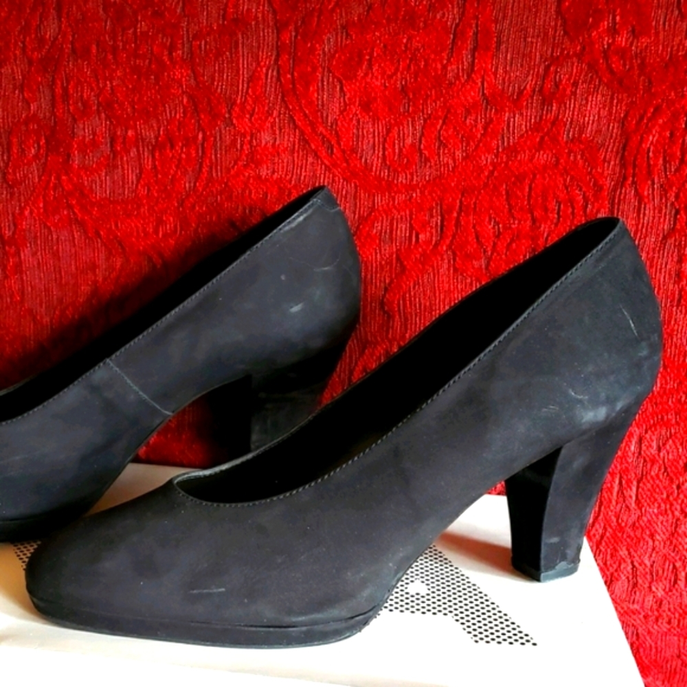 Vintage Sabrina Pumps